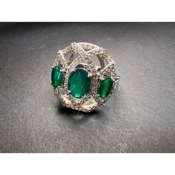 Synthetic emerald CZ sterling silver cocktail ring size 9 - Picture 1 of 15